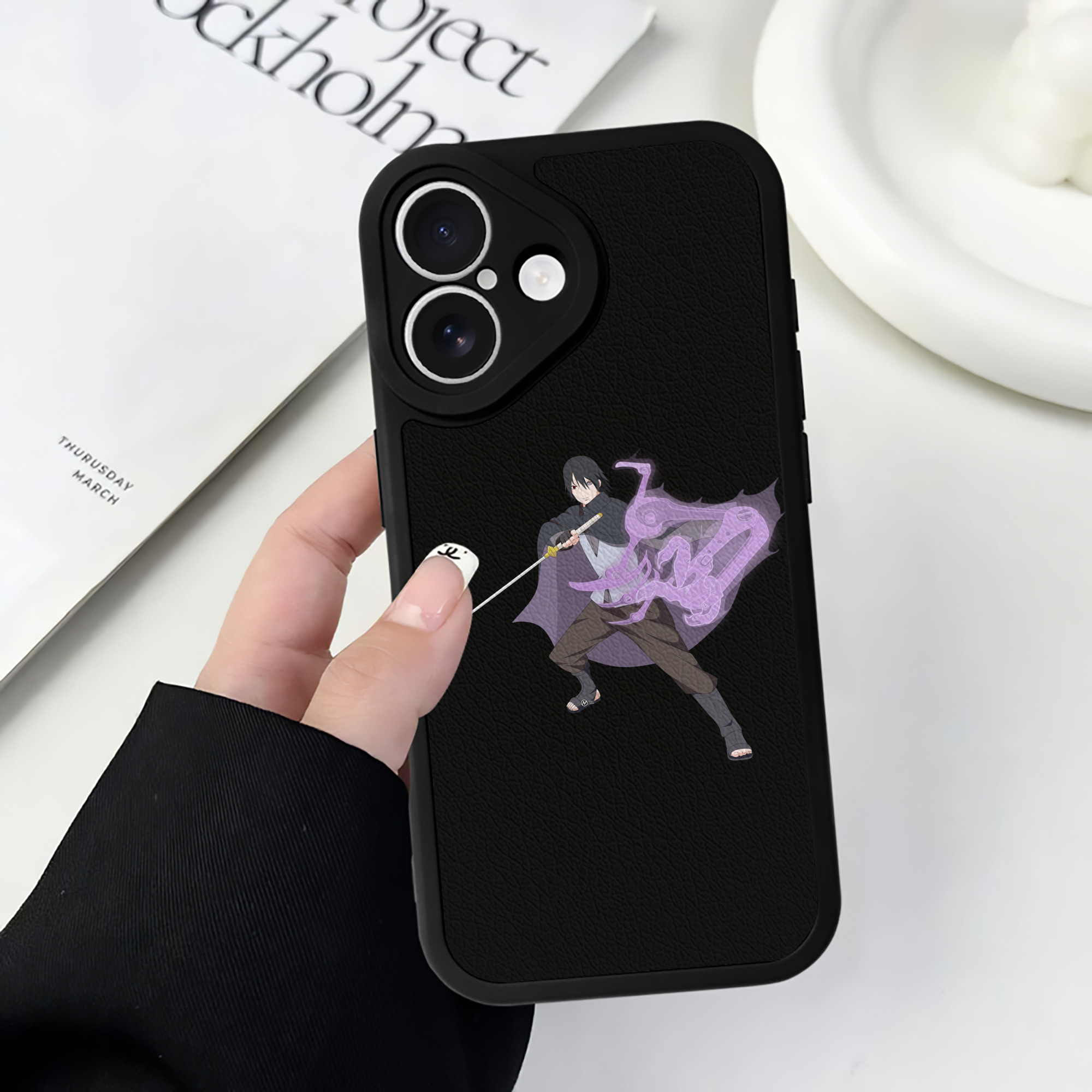 （画像用） NARUTO -ナルト- うちは サスケ Uchiha Sasuke 【iPhone 16シリーズ対応】シリコンスマホケース（レザー調） 材質：シリコン